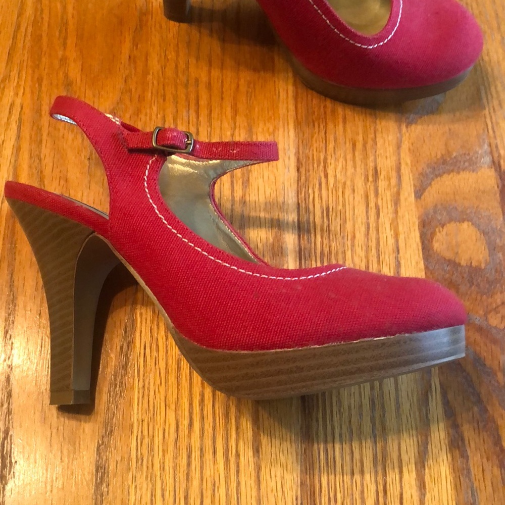 Red canvas heels - Picture 2 of 5